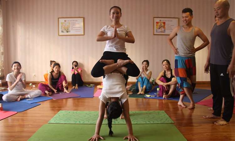 双人瑜伽课堂