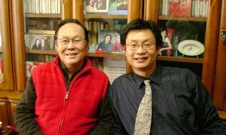 与著名歌唱家、声乐教育家，原中央乐团声乐指导吴其辉