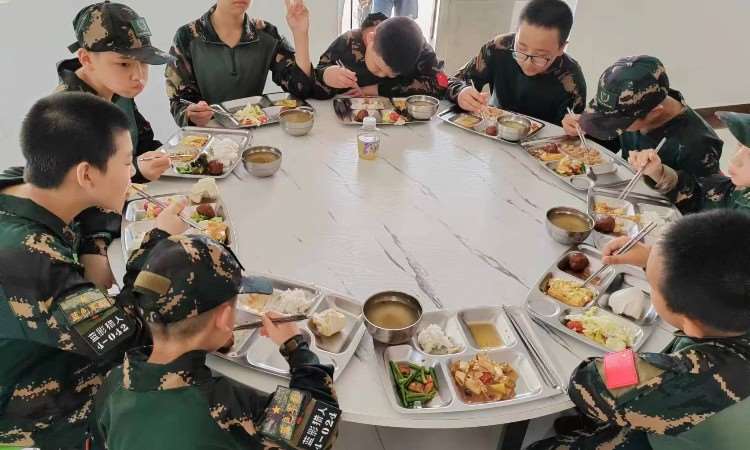 餐饮